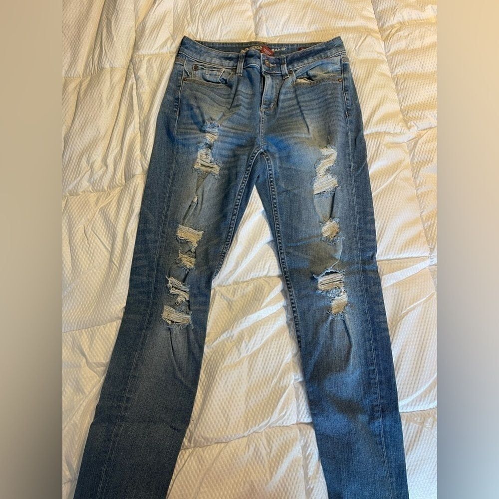 Arizona Woman's blue jeans size 3 with rips